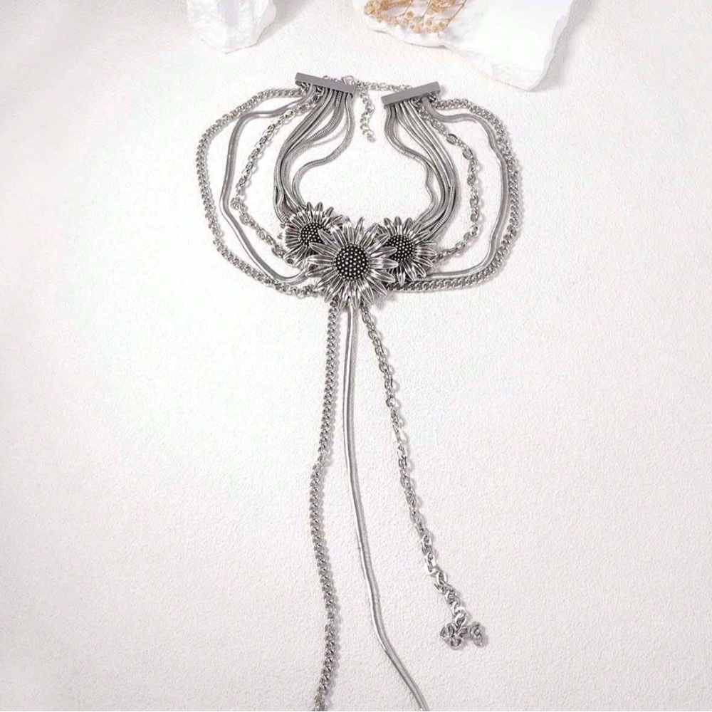 SHEIN Silver Floral Necklace